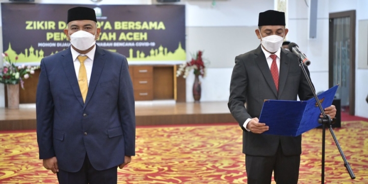 Sekretaris Daerah Aceh, dr. Taqwallah, M. Kes, Memgambil Sumpah Jabatan dan Pelantikan pada Jabatan Pimpinan Tinggi Pratama di Lingkungan Pemerintah Aceh di Ruang Potensi Daerah Kantor Gubernur Aceh, Banda Aceh, Jumat, (25/2/2022).
