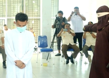 Dua mahasiswa di Banda Aceh dipidana cambuk 22 kali