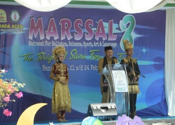Asisten Pemerintahan dan Keistimewaan Sekda Aceh, M Jafar, menyampaikan sambutan Gubernur Aceh saat membuka Madrasah for Art, Religion, Science, Sport and Language (MARSSAL) ke-8 yang digelar di MTsN 1 Kota Banda Aceh, Senin, (21/2/2022).