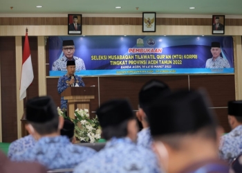Asisten Administrasi Umum Sekda Aceh, Dr. Iskandar, AP, S.Sos, M.Si, menyampaikan sambutan Gubernur Aceh sekaligus membuka seleksi Musabaqah Tilawatil Qur'an (MTQ) Korpri tingkat Provinsi Aceh Tahun 2022, di Kantor Dinas Syariat Islam Aceh, Banda Aceh, Selasa (15/3/2022).