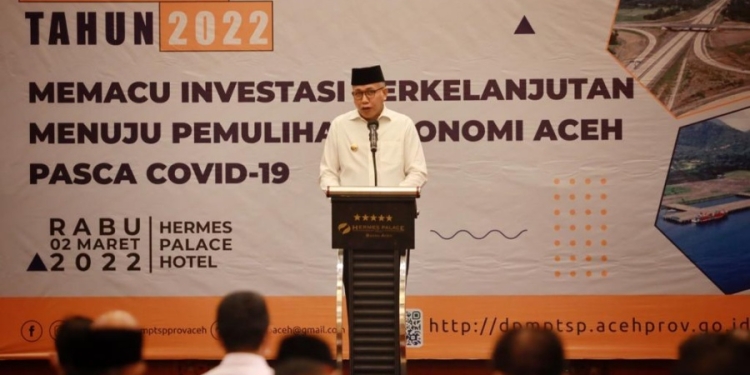 Gubernur Aceh, Ir. H. Nova Iriansyah, MT memberikan sambutan dan arahan pada acara peresmian gedung baru kantor Dinas Penanaman Modal Dan Pelayanan Terpadu Satu Pintu (DPMPTSP) Aceh di Kecamatan Lueng Bata, Banda Aceh, Senin (7/3/2022).