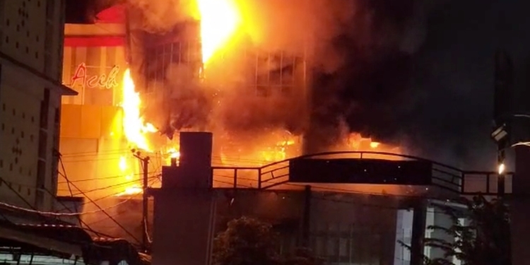 Petugas akui kewalahan padamkan api di Suzuya Mall Banda Aceh