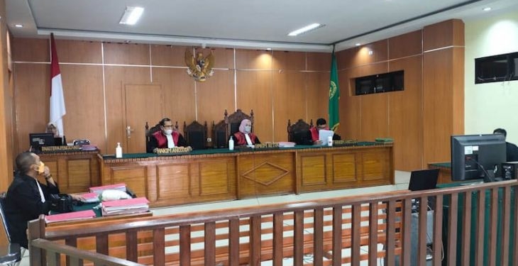 Majelis hakim membacakan putusannya terhadap empat terdakwa narkoba di Pengadilan Negeri Idi, Aceh Timur, Rabu (6/10/2021). ANTARA/Hayaturrahmah