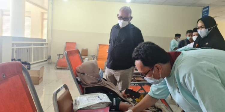 Sekda Aceh tinjau pelayanan donor darah di RSUDZA Banda Aceh