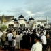 Jamaah sholat Ied di Masjid Raya Baiturrahman Banda Aceh tumpah ruah hingga ke jalan