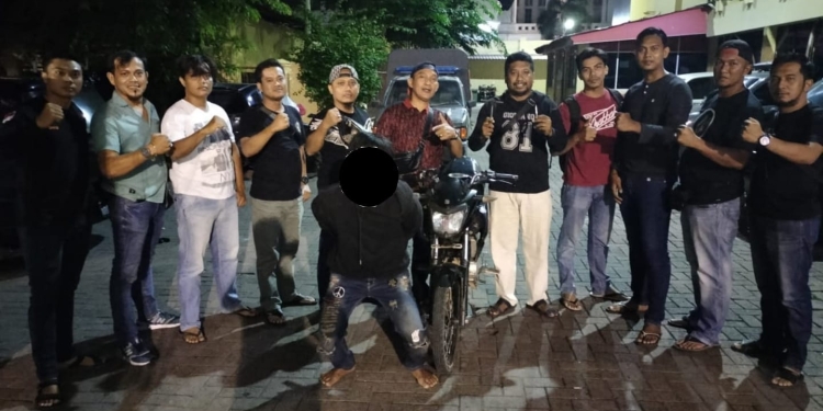 Polisi membekuk RZN, 29 tahun, warga Banda Aceh terbukti melakukan pencurian sepeda motor. (Foto: Dok Polresta Banda Aceh)