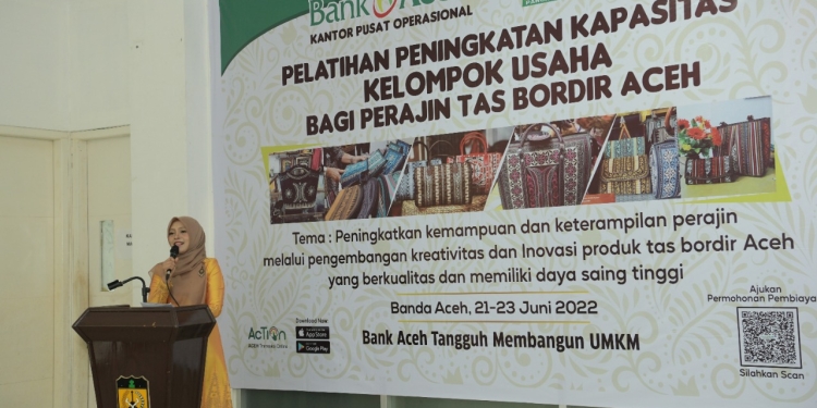 Ketua Dekranasda buka pelatihan bagi pengrajin tas bordir Aceh
