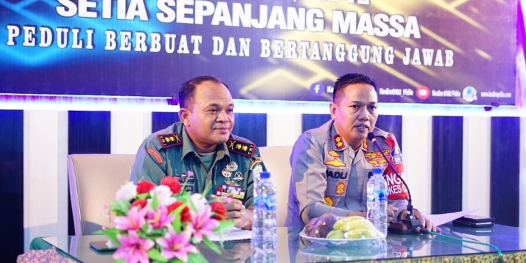 Kapolres Pidie AKBP Padli (kanan) dan Dandim 0102/Pidie, Letkol Inf Abd Jamal Husin (kiri) saat konferensi pers, Kamis (30/6/2022). Foto: Humas Polda Aceh