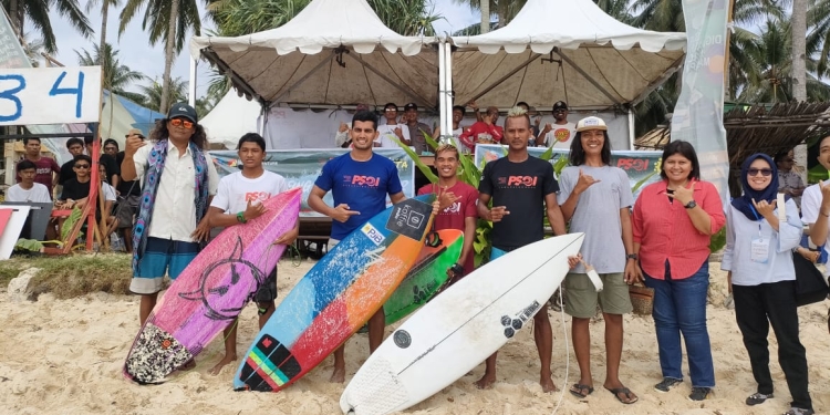 Dua atlet selancar ombak binaan KONI Aceh sukses juarai sumatera surfing