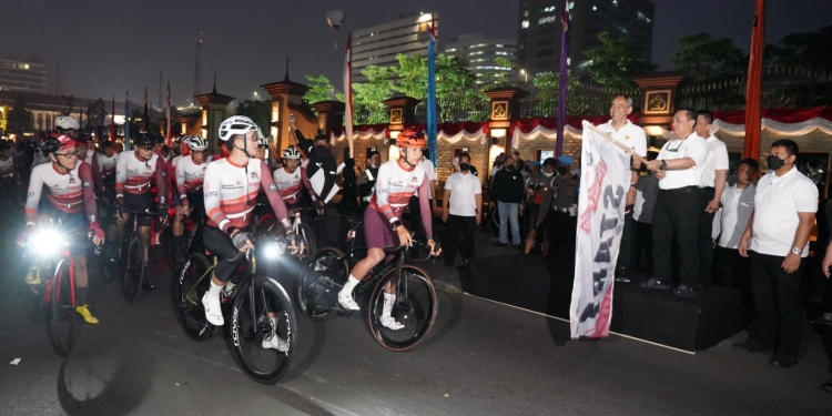 Pelepasan kegiatan  rekor Museum Rekor Indonesia (MURI) bersepeda sejauh 508 kilometer dari Lapangan Bhayangkara Polri, Jakarta Selatan, Sabtu (25/6/2022). (Foto: Istimewa)