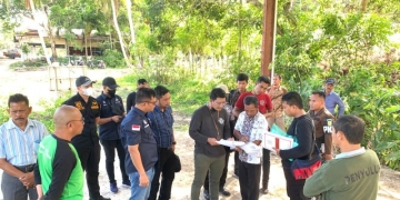 Kejaksaan Negeri Sabang memeriksa lokasi kasus dugaan korupsi pembebasan lahan TPA Lhok Batee, Kota Sabang, Kamis (30/6/2022). (Foto: Dok. Kejari Sabang)