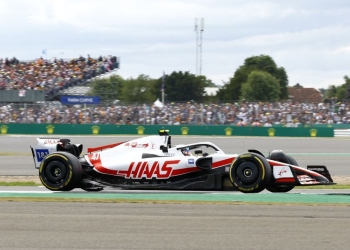 Pebalap Formula 1 dari tim Haas, Mick Schumacher, beraksi dalam Grand Prix Inggris di Silverstone Circuit, Silverstone, Inggris, 4 Juli 2022. (Foto: Andrew Boyers/Reuters)