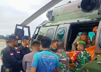 Evakuasi korban penyerangan KKB di Kabupaten Nduga, ke Timika, Sabtu (16/7). ANTARA/HO/Lanud YKP Timika.