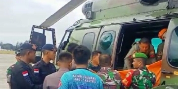 Evakuasi korban penyerangan KKB di Kabupaten Nduga, ke Timika, Sabtu (16/7). ANTARA/HO/Lanud YKP Timika.