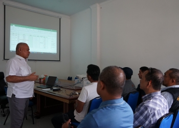 Ketua Satgas PMK Aceh, Taqwallah memberikan arahan saat memimpin rapat persiapan pemantauan pelaksanaan vaksinasi Penyakit Mulut dan Kuku (PMK). (Foto: Ist)