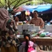 Penjual ATS musiman menjajakan dagangannya di Pasar Aceh. (15/7/2022). (ANTARA/Nurul Hasanah)