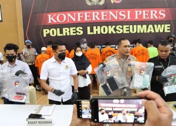 saat konferensi pers di Gedung Serbaguna Mapolres Lhokseumawe, Rabu (20/7/2022). (Foto: Dok. Polres Lhokseumawe)