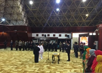 Pj Gubernur Aceh Achmad Marzuki melantik Pj. Bupati ACeh Jaya dan Pj. Bupati Pidie di Anjong Mon Mata, Banda Aceh, Senin. ANTARA/M ifdhal