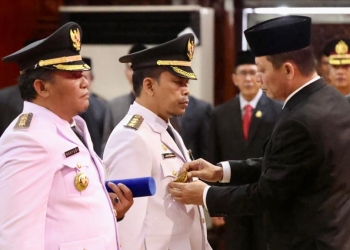 Pelantikan penjabat Bupati Pidie dan Aceh Jaya di Anjong Mon Mata Pendopo Gubernur Aceh, Senin, (18/7/2022). (Foto: Ist)