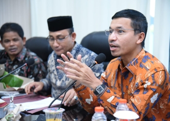 Ketua DPRK, Farid Nyak Umar saat menerima kunjungan kerja Anggota Dewan Perwakilan Daerah Republik Indonesia (DPD-RI) Perwakilan Aceh, H. Sudirman. (Foto: Dok Humas Dprk Banda Aceh)