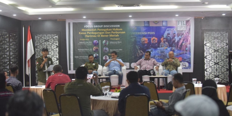 Focus Group Discussion (FGD) untuk Membedah Penegakan Hukum Kasus Perdagangan dan Perburuan Harimau di Bener Meriah. Diskusi ini berlangsung di Hotel Rasamala, Banda Aceh, Selasa (19/7/2022). (Foto: Alibi/FJL)