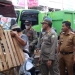 Satpol PP dan WH Aceh Besar melakukan penertiban pedagang di Lambaro. (Foto: Ist)