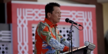 Pj. Gubernur Aceh Achmad Marzuki, memberikan sambutan pada acara Peringatan Hari Damai Aceh ke-17 yang digelar di Taman Ratu Safiatuddin, Banda Aceh, Senin (15/8/2022). (Foto: Ist)