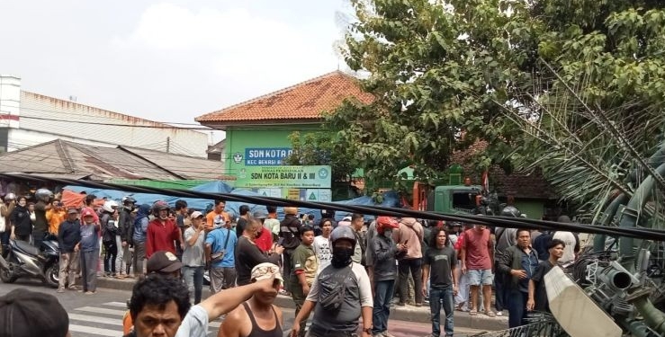 Suasana di lokasi kejadian kecelakaan maut Jalan Sultan Agung, Bekasi Barat, Kota Bekasi, Rabu (ANTARA/Pradita Kurniawan Syah).