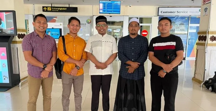 Teungku Munawir (tengah), putra Aceh menjadi imam masjid di New York, Amerika Serikat. (Foto: Istimewa)