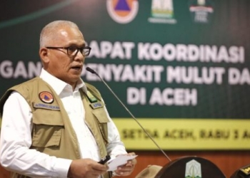 Rapat Koordinasi Penanganan Mulut dan Kuku (PMK) bersama Kepala BNPB Pusat, Letjen TNI Suharyanto di Aula Serbaguna Setda Aceh, Banda Aceh, Rabu (3/8/2022). (Foto: Ist)