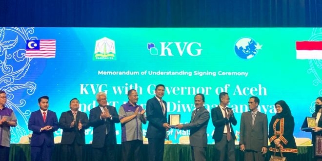 Penandatanganan MoU antara Pemerintah Aceh dengan Kenaf Venture Global (KVG) perusahaan Malaysia, dalam hal teknologi, penelitian, dan pengembangan benih kenaf di Ritz-Carlton Pacific Place, Jakarta, Selasa (16/8/2022). (Foto: Ist)