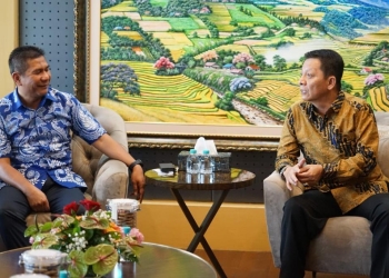 Pj Gubernur Aceh, Achmad Marzuki saat berbincang dengan Dirut Pelindo Arif Suhartono di Kantor Pelindo, Tanjung Priok, Jakarta Utara, Senin, 22/8/2022. (Foto: Humas BPPA)