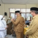 Sekda Aceh, Taqwallah didampingi Kadisdik Aceh, Alhudri, dan memberikan arahan tentang Program Gerakan Imunisasi dan Stunting Aceh (GISA) usai mengikuti kegiatan Zikir dan Doa bersama Pemerintah Aceh secara virtual, di SMAN 15 Adidarma, Banda Aceh, Selasa (23/8/2022). (Foto: Ist)