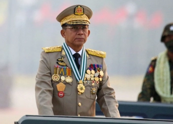 Jenderal senior Min Aung Hlaing, yang memimpin kudeta tahun lalu, telah meminta pemerintahan militer memperpanjang jabatannya selama enam bulan lagi. (Foto: Dok. Reuters).
