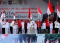 Wakil Menteri Dalam Negeri (Wamendagri) John Wempi Wetipo membuka resmi gerakan 10 Juta Bendera Merah Putih di Kota Banda Aceh, Sabtu (13/8/2022). (Foto: Ist)
