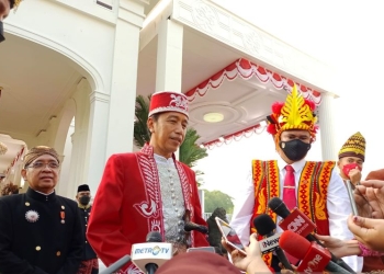 Presiden Joko Widodo mengenakan baju adat Dolomani dari provinsi Sulawesi Tenggara saat Upacara Hari Ulang Tahun (HUT) ke-77 Republik Indonesia di Istana Merdeka Jakarta, Rabu (17/8/2022). (Antara)