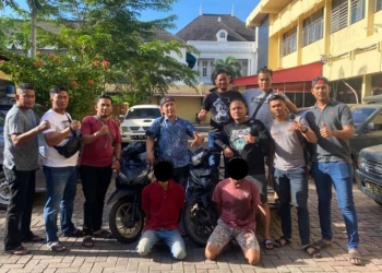 Polisi menangkap dua kuli bangunan yang terbukti melakukan pencurian sepeda motor di wilayah Banda Aceh. (Foto: Dok. Polresta Banda Aceh)