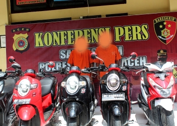 Dua pelaku pencurian sepeda motor beserta barang bukti telah diamankan di Mapolresta Banda Aceh. (Foto: Dok. Polresta Banda Aceh)