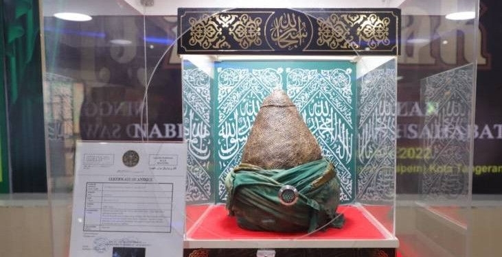 Turban baginda Rasul yang ditampilkan dalam pameran artefak di Festival Al Azhom