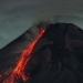 Dokumentasi - Gunung Merapi terlihat meluncurkan lava pijar dari Turi, Sleman, DI Yogyakarta, Minggu (25/4/2021). (ANTARA FOTO/Hendra Nurdiyansyah/wsj)