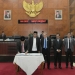 Sekda Aceh, Bustami Hamzah Menandatangani Nota Kesepakatan bersama terhadap Perubahan KUA dan Perubahan PPAS Tahun Anggaran 2022, dengan Ketua dan Pimpinan DPRA dalam Sidang Paripurna, di Gedung DPRA, Banda Aceh, Jumat (9/9/2022). (Foto: Ist)