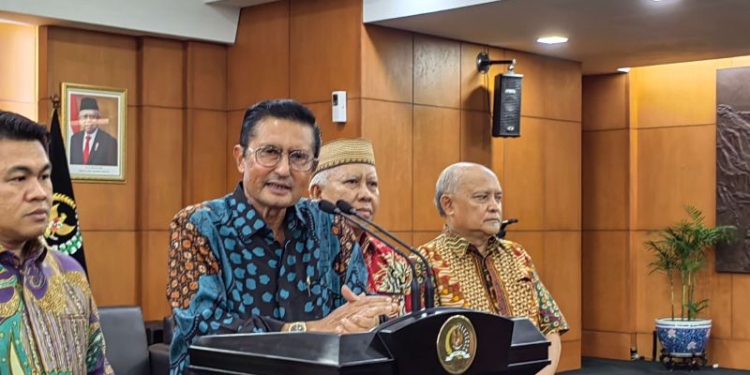 Wakil Ketua MPR RI Fadel Muhammad saat konferensi pers di Gedung Nusantara IV, Kompleks Parlemen Senayan, Jakarta, Jumat (9/9/2022). (ANTARA/Melalusa Susthira K.)