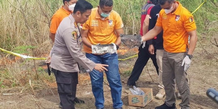 Olah tempat kejadian perkara penemuan jasad terbakar di kawasan Marina, Kota Semarang, Jumat. ANTARA/I.C. Senjaya