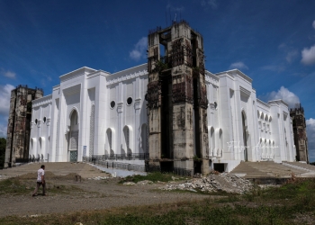 Masjid Agung Baitul 'Ala atau Masjid Giok di Kompleks Perkantoran Suka Makmue, Kabupaten Nagan Raya, Aceh. (Foto: Fahzian Aldevan)