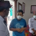 Direktur Utama BPJS Kesehatan Ghufron Mukti (tengah) saat berkunjung ke Puskesmas Bangli Utara, Bali, Kamis (13/10/2022). (ANTARA/Andi Firdaus).