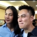 Pasangan artis Baim Wong dan Paula Verhoeven usai menjalani pemeriksaan terkait aksi "prank" kekerasan dalam rumah tangga (KDRT) di Polres Metro Jakarta Selatan, Jumat (7/10/2022). ANTARA/Luthfia Miranda Putri