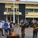 Polresta Banda Aceh dan JPU Kejari Jantho saat melakukan pemusnahan barang bukti 12 bal ganja kering di Banda Aceh, Sabtu (22-10-2022). ANTARA/HO-Humas Polresta Banda Aceh