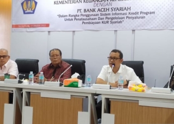 KRN atau tim seleksi calon Direktur Utama Bank Aceh Syariah saat menggelar konferensi pers, di Banda Aceh, Kamis (27/10/2022) (ANTARA/Rahmat Fajri)