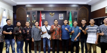 Foto pertemuan di ruang Rektor UIN Ar-Raniry, turut hadir Fortufloba, pimpinan mahasiswa, dan pimpinan UIN Ar-Raniry Banda Aceh (Sumber: uin.ar-raniry.ac.id).