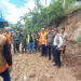Tim BPBD Sulsel bersama warga terus berkoordinasi melakukan pencarian korban longsor d Kabupaten Jeneponto, Sulawesi Selatan.ANTARA/HO-BPBD